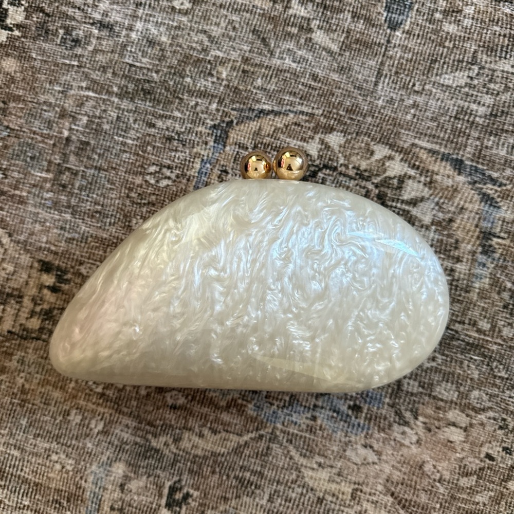 SOLD Shell Clutch